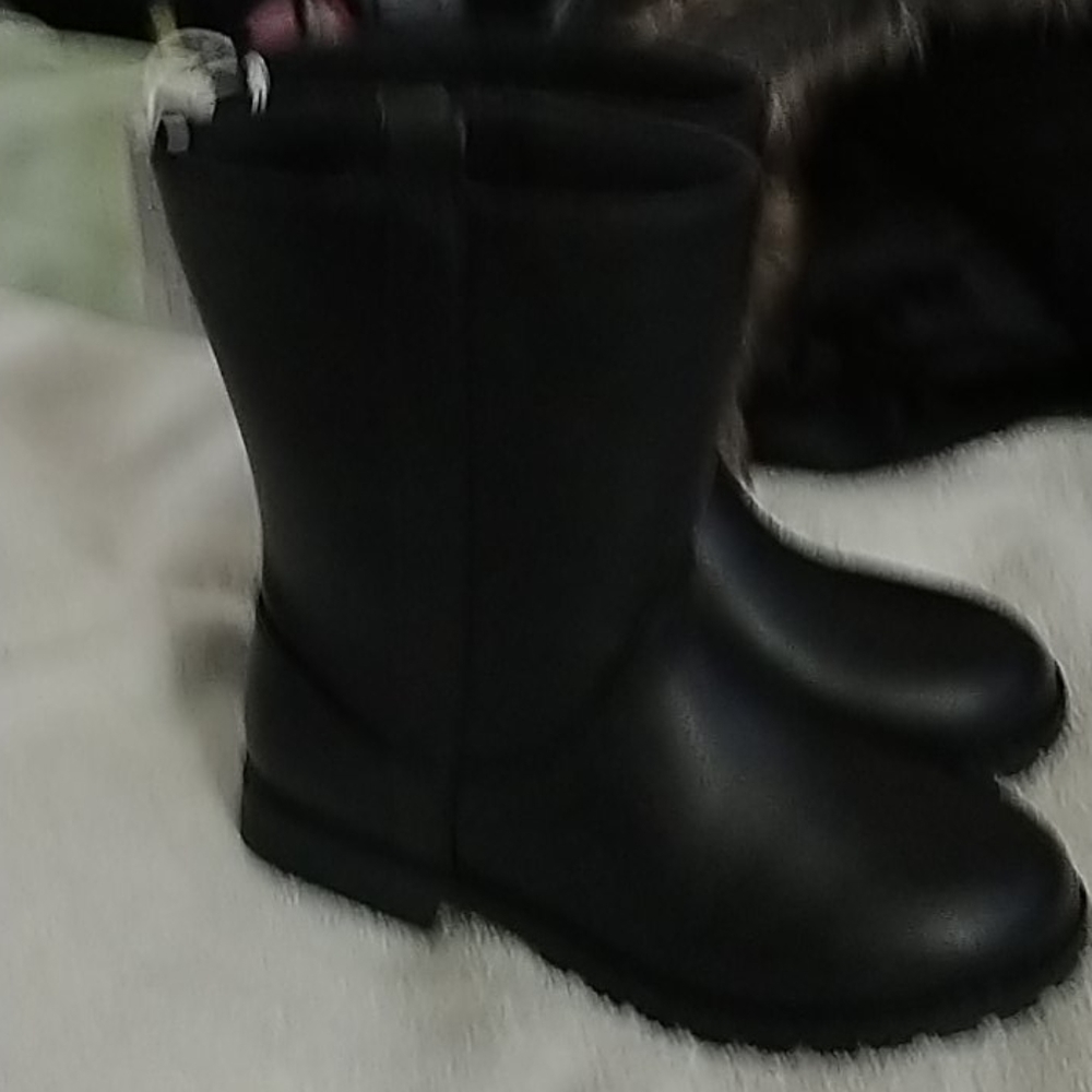 Black boots